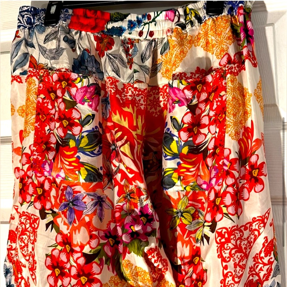 Gorgeous Johnny Was multi color jogger style pants ๐ - Picture 4 of 7